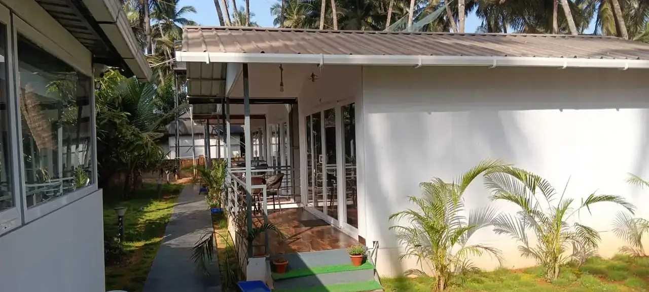 Wide view of Saffron Sun Palolem buildings and landscaped garden